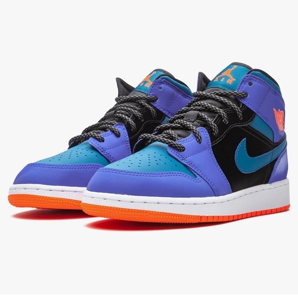 Nike Air Jordan Retro 1 Hightop Varsity; Maize/Solar Orange - Picture 2 of 10